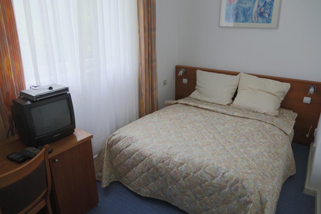 Willa Maksymilian Bed And Breakfast 비드고슈치 객실 사진